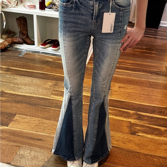 NWT Women's Vervet Bella High Rise Two-Tone Flare Jeans Sz 24 - 32” inseam - Picture 3 of 8